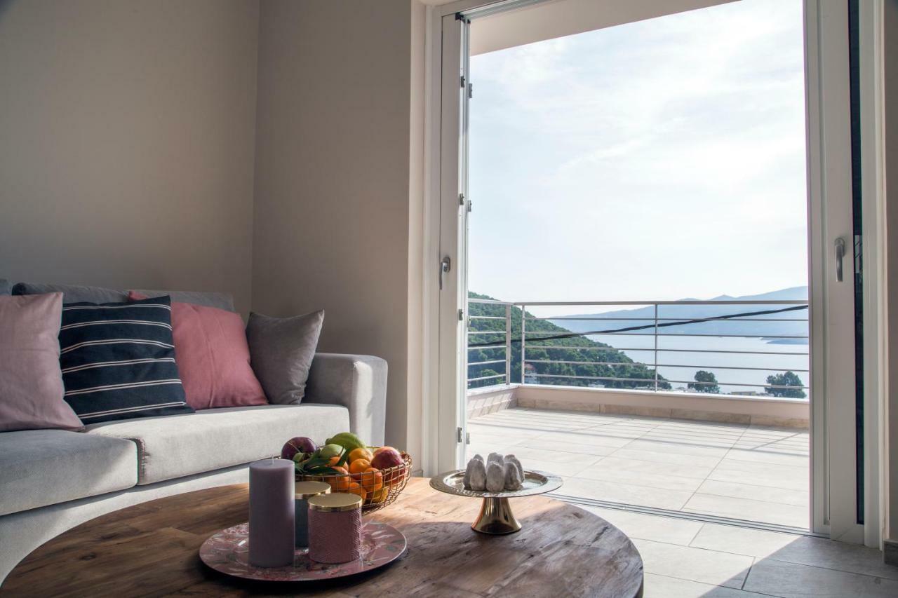 Kalavria Luxury Suites Poros Town Bagian luar foto