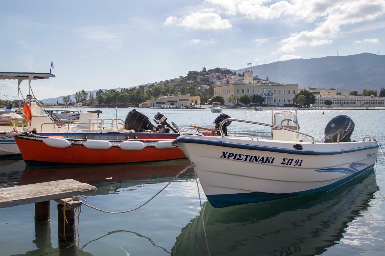 Kalavria Luxury Suites Poros Town Bagian luar foto