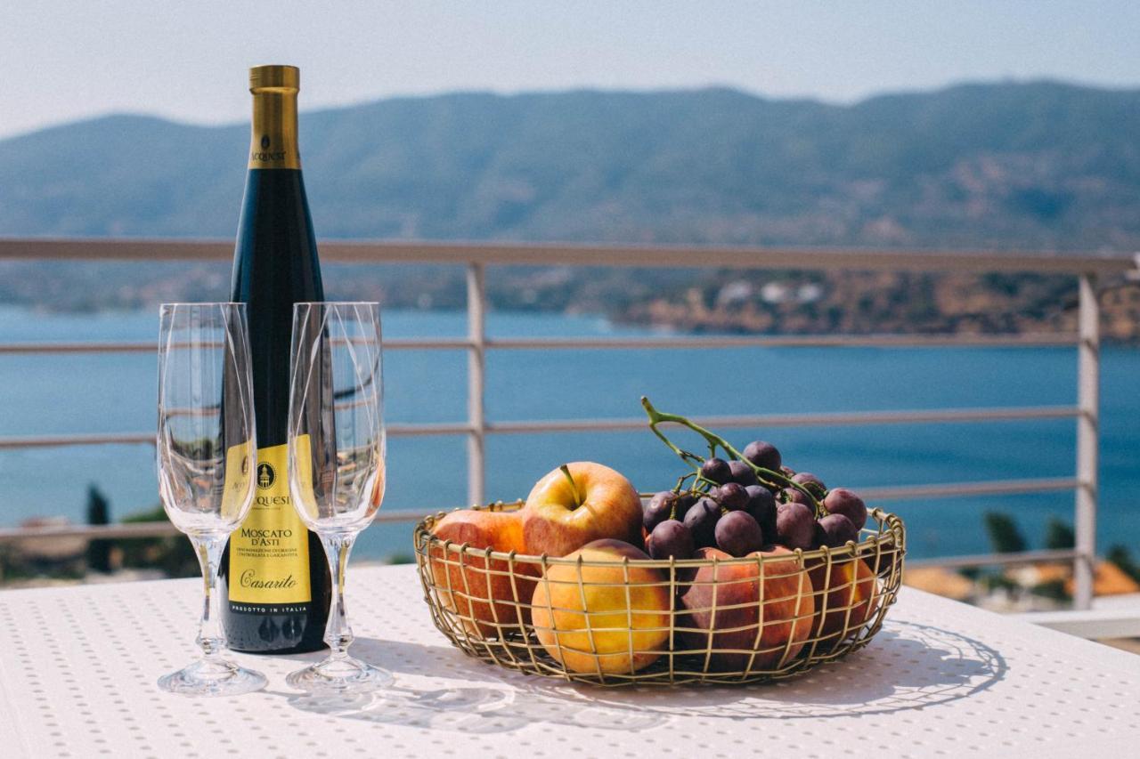 Kalavria Luxury Suites Poros Town Bagian luar foto